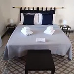 Bed & Breakfast Sixty One *
